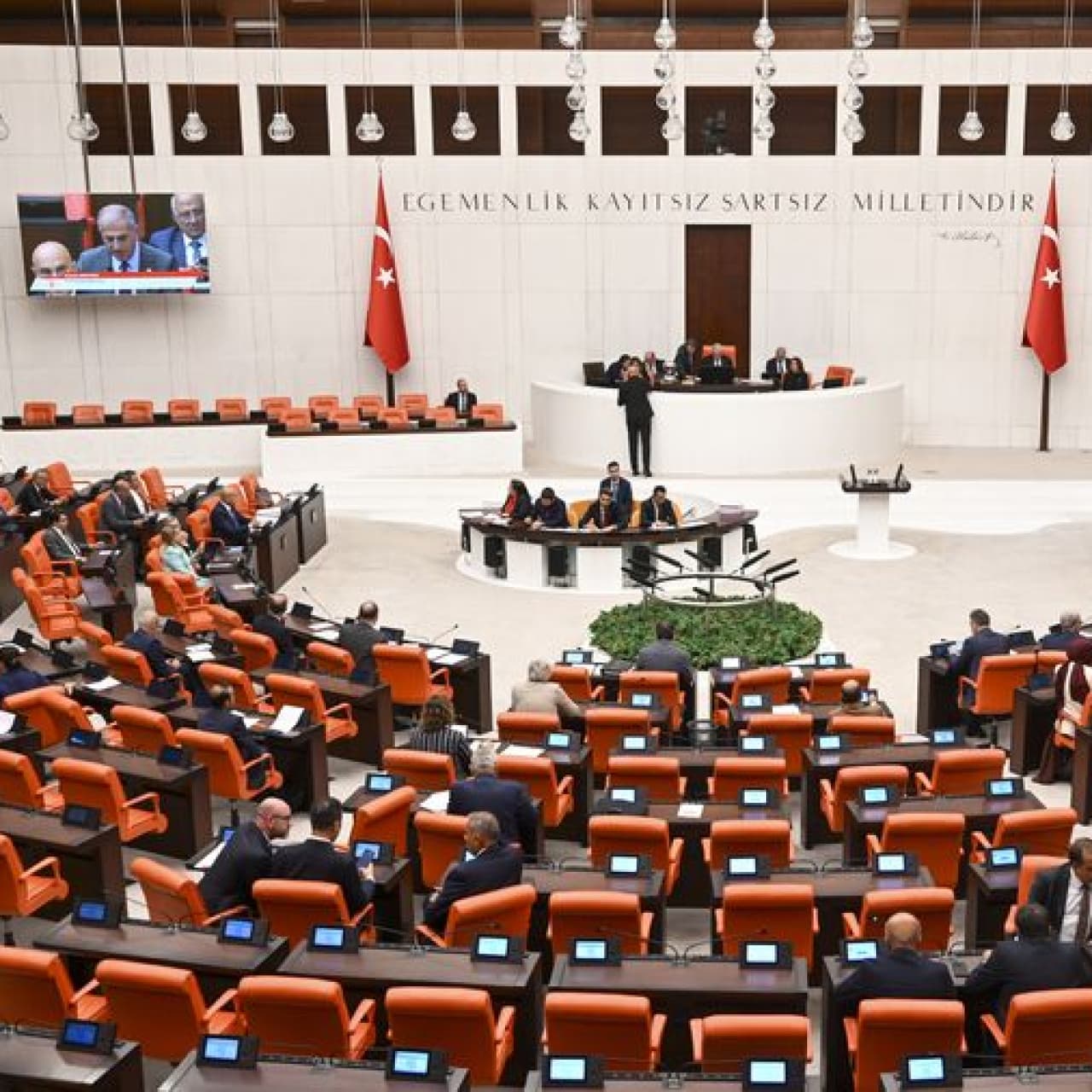En düşük emekli aylığı düzenlemesi Genel Kurul'da