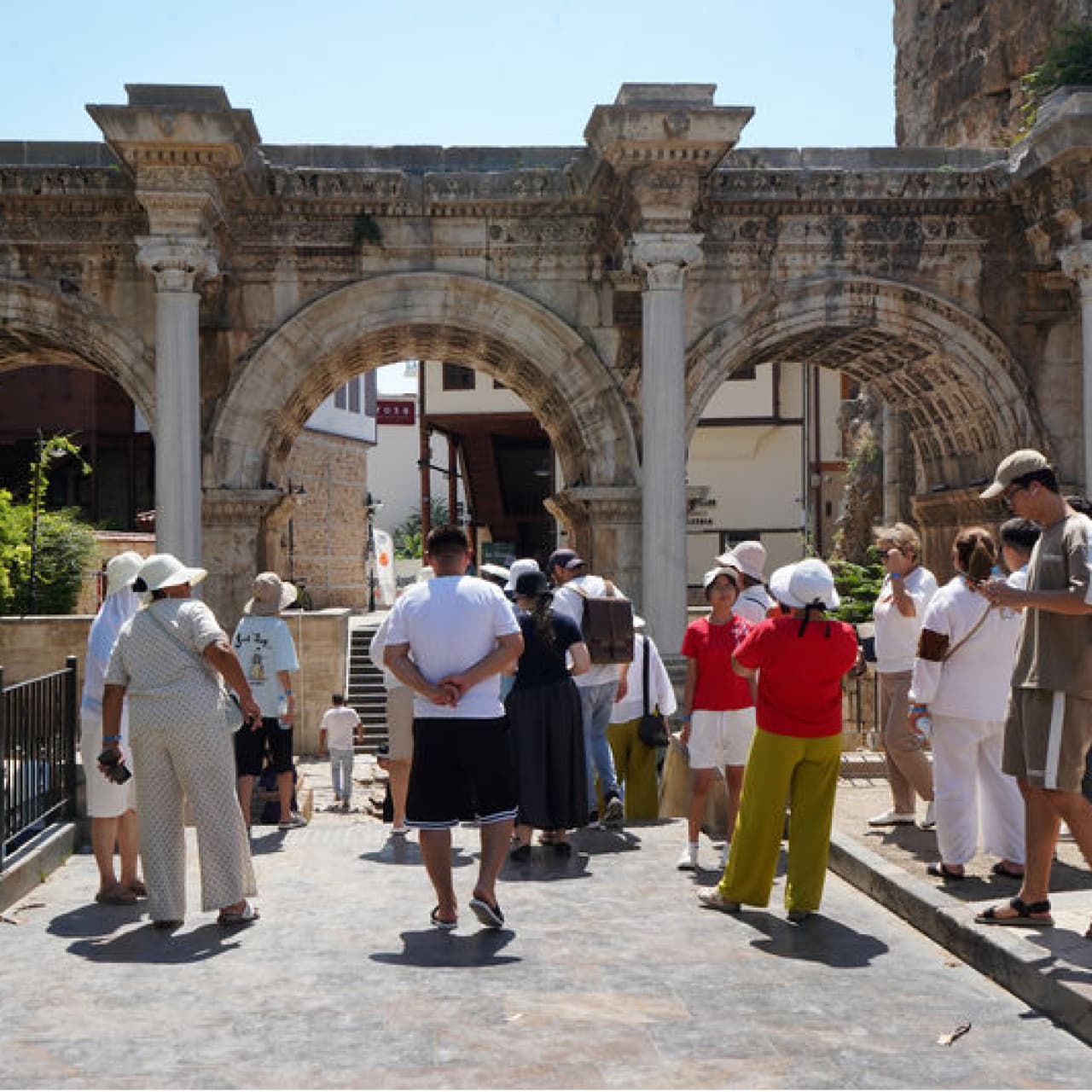 Antalya'da kaçak rehberlere denetim