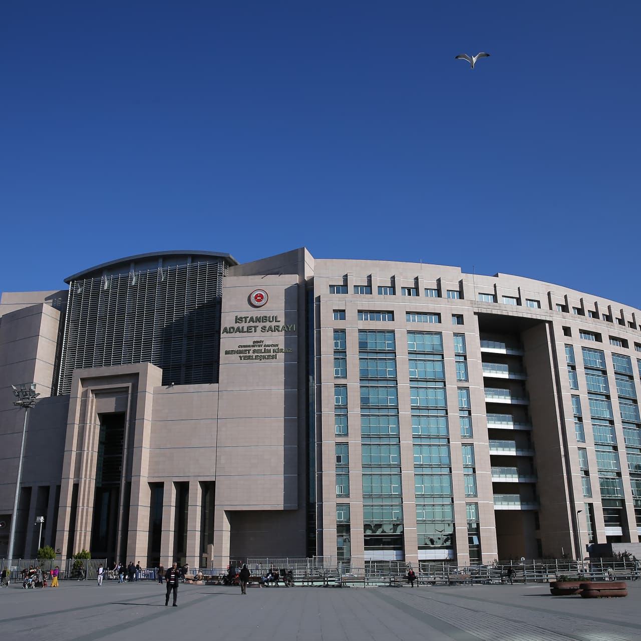 Yasa dışı bahis ve kara para aklama soruşturmasında gözaltılar!