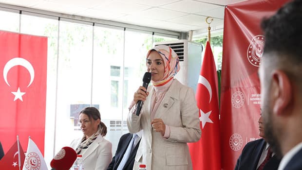 Bakan Göktaş'tan şehit aileleri buluşmasında 'Terörsüz Türkiye' mesajı: Geçmişi unutmak değil, birliği güçlendirmektir