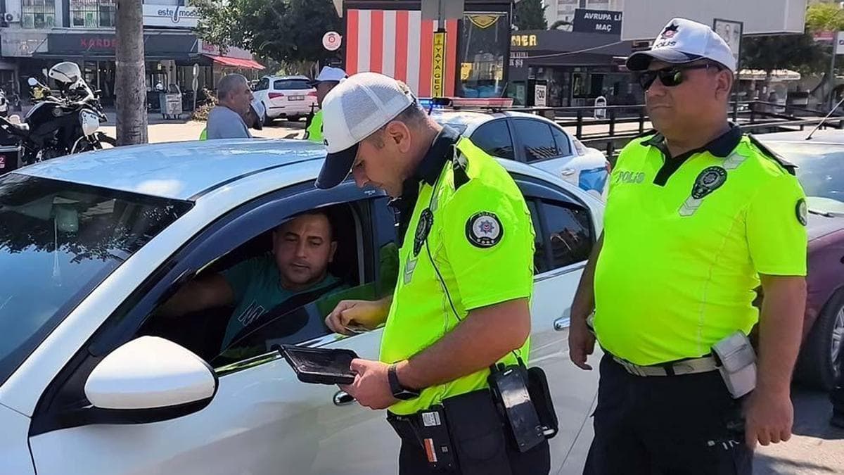Adana'da trafikte pes dedirten savunma! 'Vurduk mu, öldürdük mü?'
