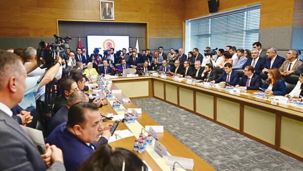 Tarihi yasada izdiham! Teklifteki imza sayısı 367’ye çıktı