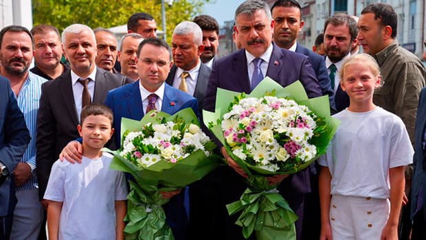 Bakan Gürlek ve Bakan Çiftçi'den Esenyurt'ta inceleme