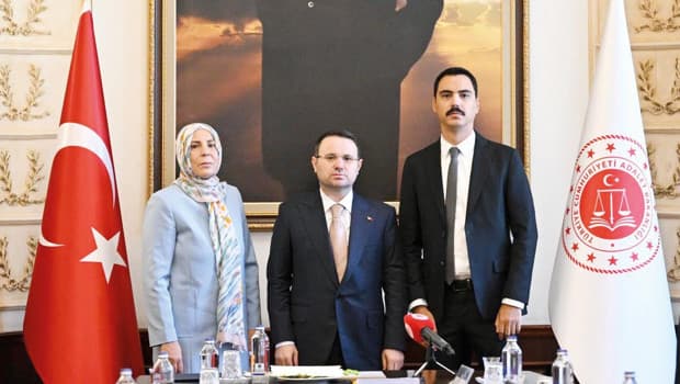 Bakan Gürlek, Yazıcıoğlu’nun ailesiyle buluştu