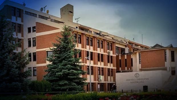 Anadolu Üniversitesi öğrenci affından yararlanacaklar dikkat! Rektör Adıgüzel'den açıklama: 'Hayırlı olmasını diliyorum'