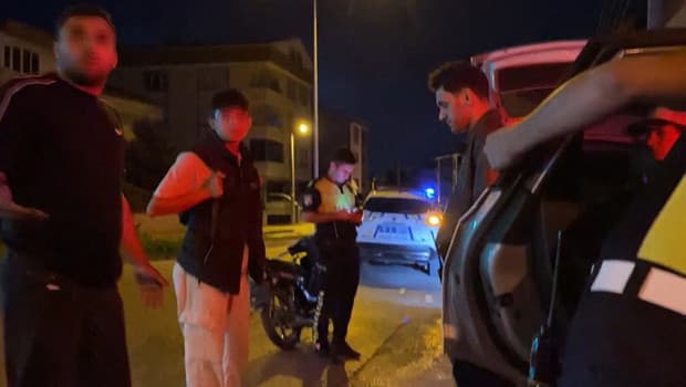 Trafik denetiminde ilginç anlar: Cezayı duyunca motosikletini bırakıp yaya olarak uzaklaştı