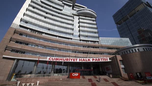 CHP kurultayında usulsüzlük davası ertelendi: Ekrem İmamoğlu ve 12 sanık 21 Ekim'de hakim karşısına çıkacak