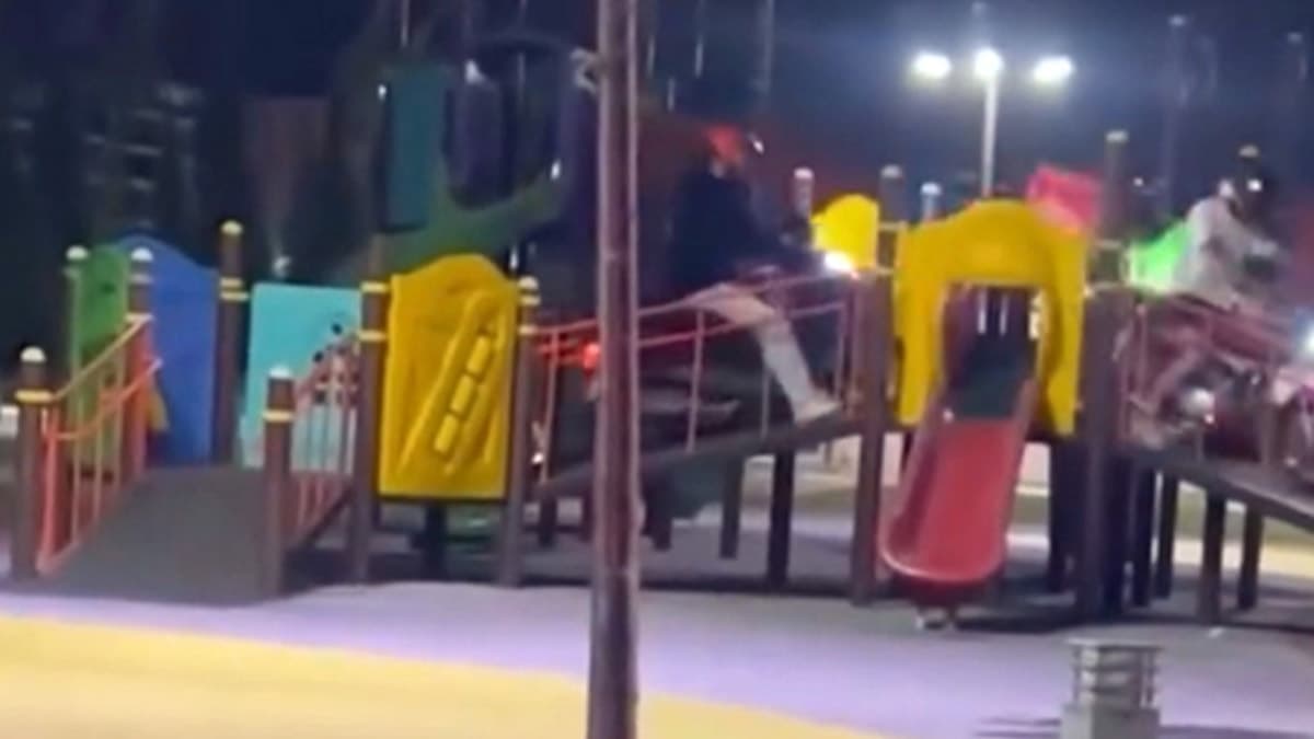 Çocuk parkını piste çeviren kuryelere ceza yağdı