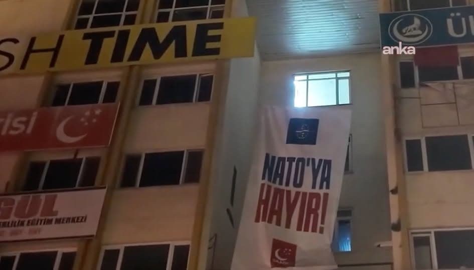 Saadet'in 'NATO'ya hayır' pankartına ceza!