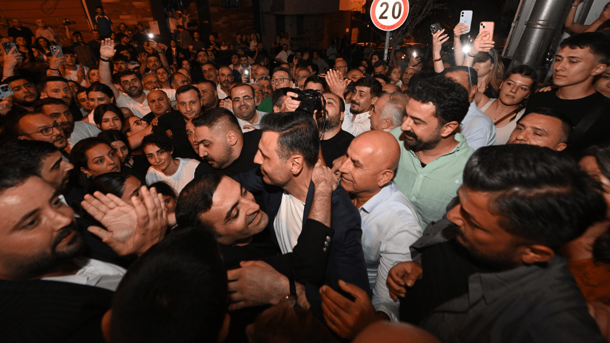 Tahliye edilen İnan Güney'e sevgi seli