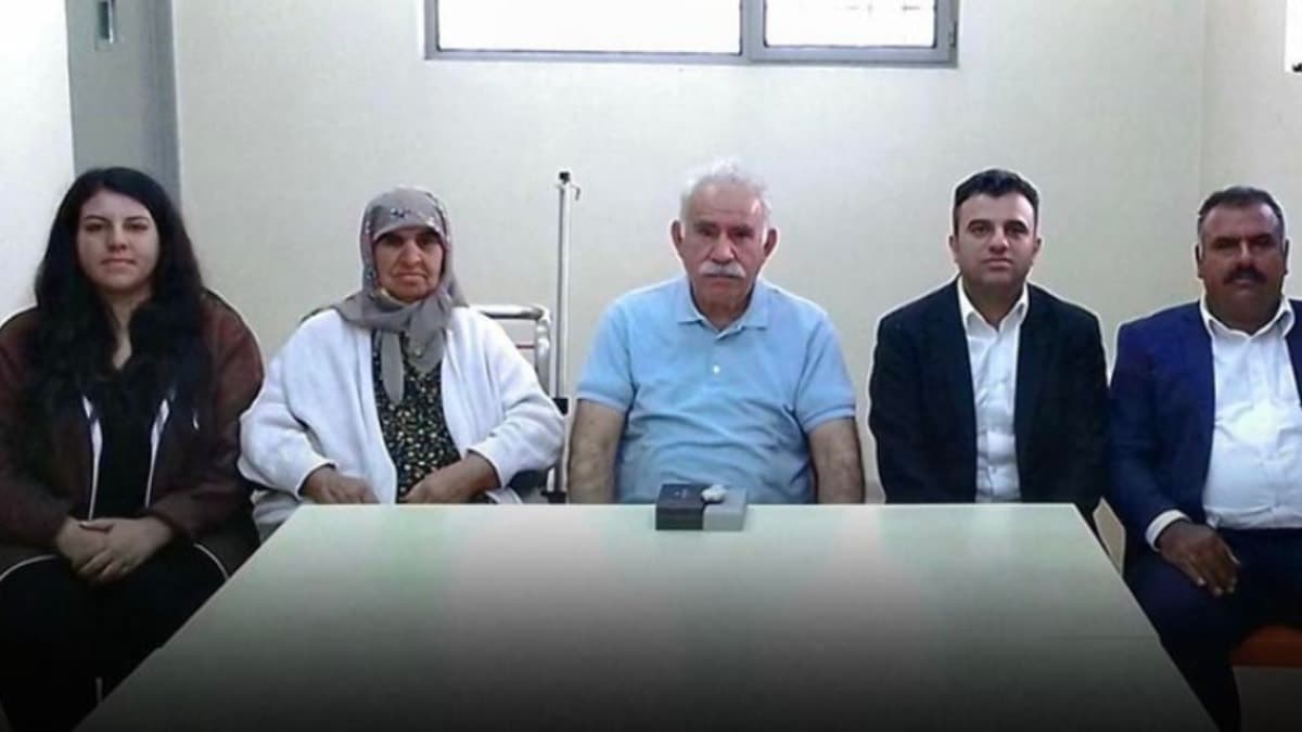 DEM milletvekili 10 ay önce cezaevinde çekilen aile fotoğrafını bugün paylaştı