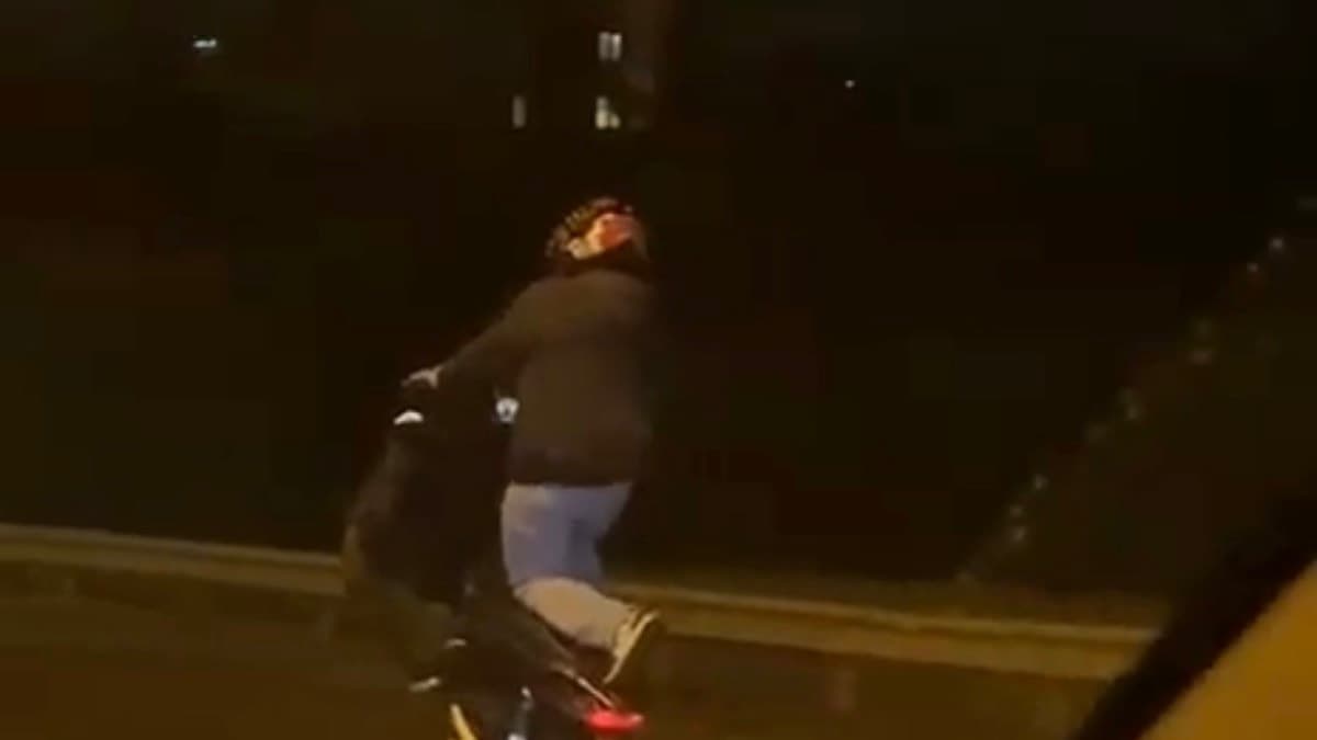 Motosikletiyle yaptığı hareketler pahalıya mal oldu