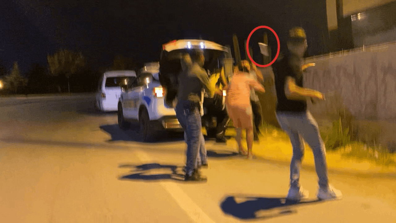 Üçüncü kez alkollü yakalandı, cezayı duyunca çıldırdı: Gazetecilere mermerli saldırı!