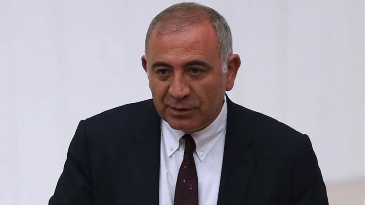 Görevine son verilen Gürsel Tekin gitmiyor
