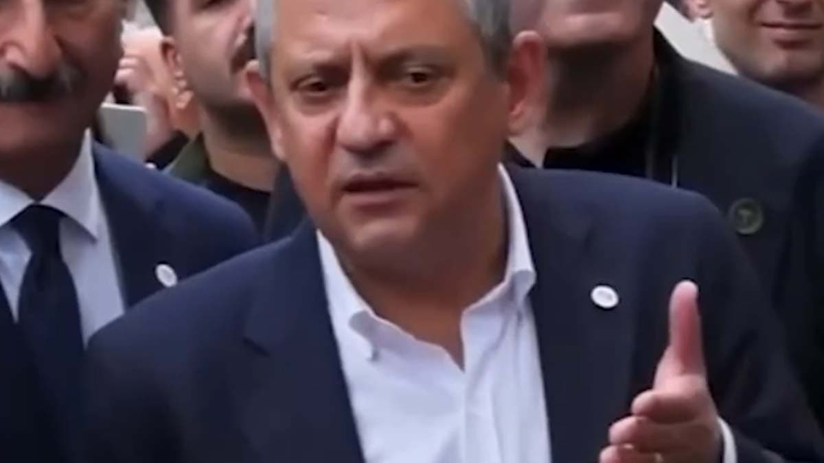 Özgür Özel son noktayı koydu: YENİ Parti’nin ismi değişecek mi?