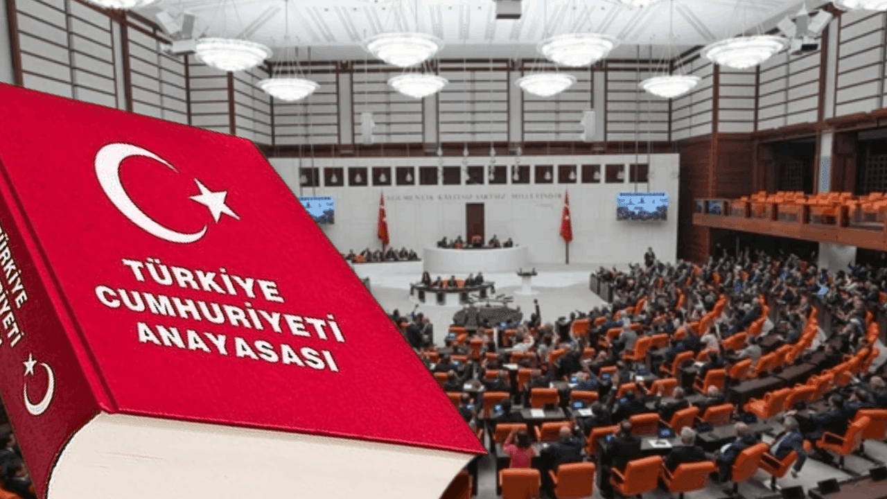Saray danışmanı bu kez yeni anayasa için takvim verdi